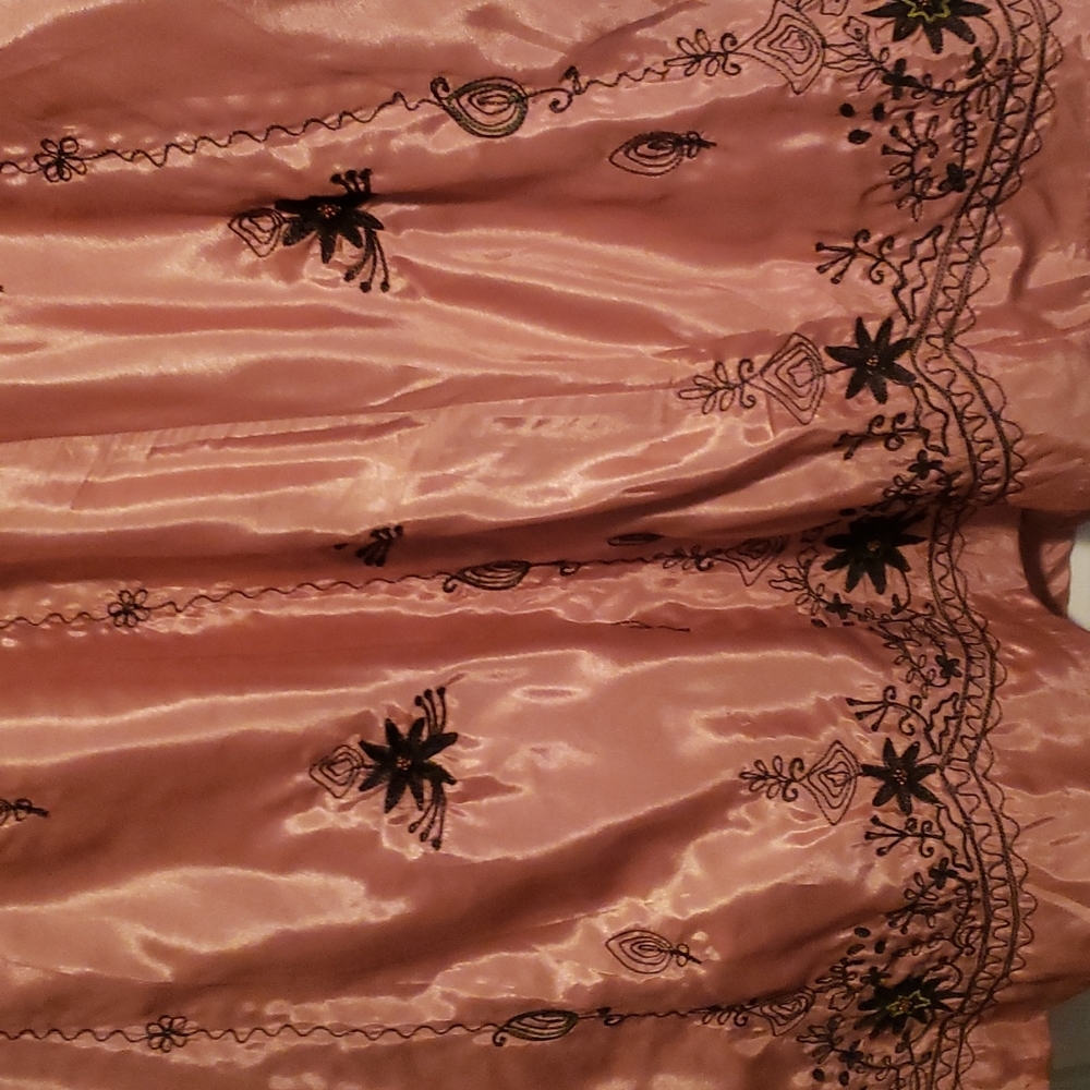 Skirt.. - Picture 2 of 4